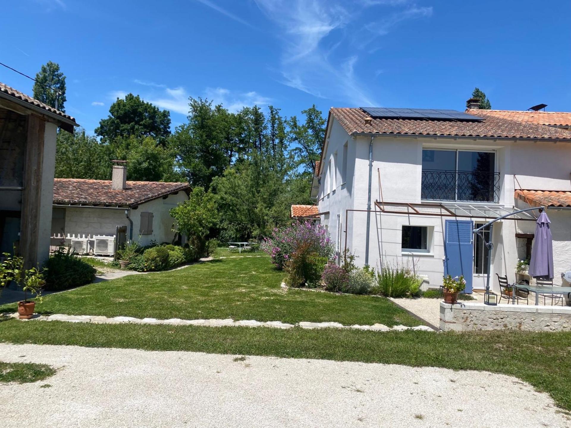 Les Chantours, Domaine De 15 Hectares Arbore Et Fleuri Bed & Breakfast Saint-Antoine-Cumond Luaran gambar