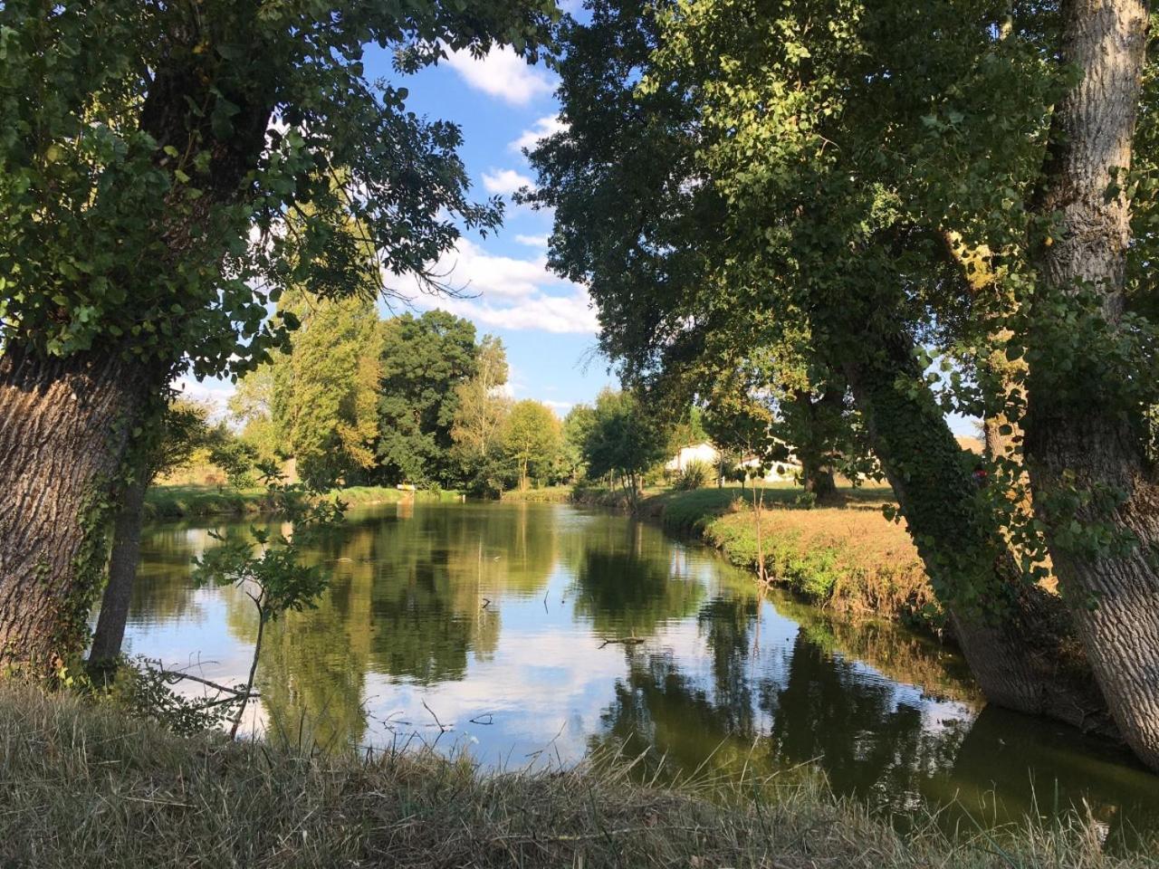 Les Chantours, Domaine De 15 Hectares Arbore Et Fleuri Bed & Breakfast Saint-Antoine-Cumond Luaran gambar